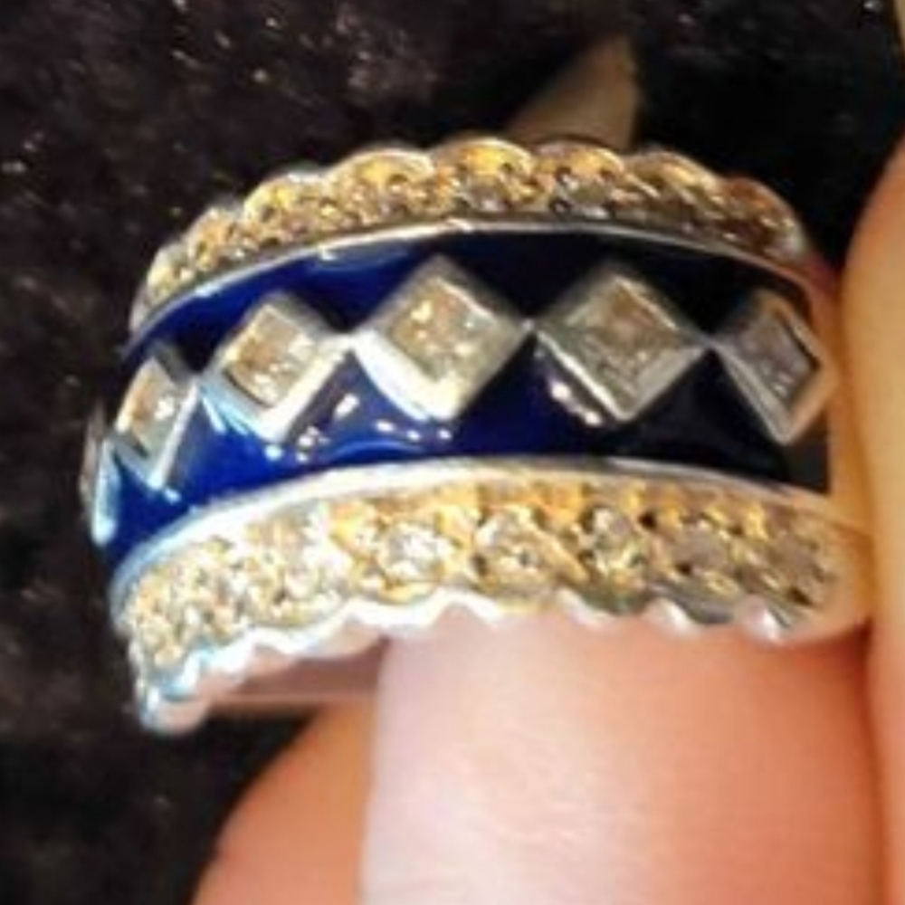 LADIES RING SZ 8